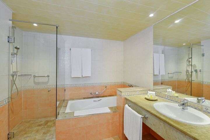 Badkamer van 'Tweepersoonskamer Tuinzijde'