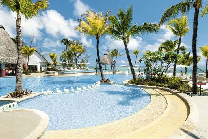 Een van twee zwembaden