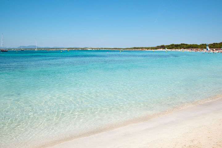 Blauwe wateren bij Platja des Trenc