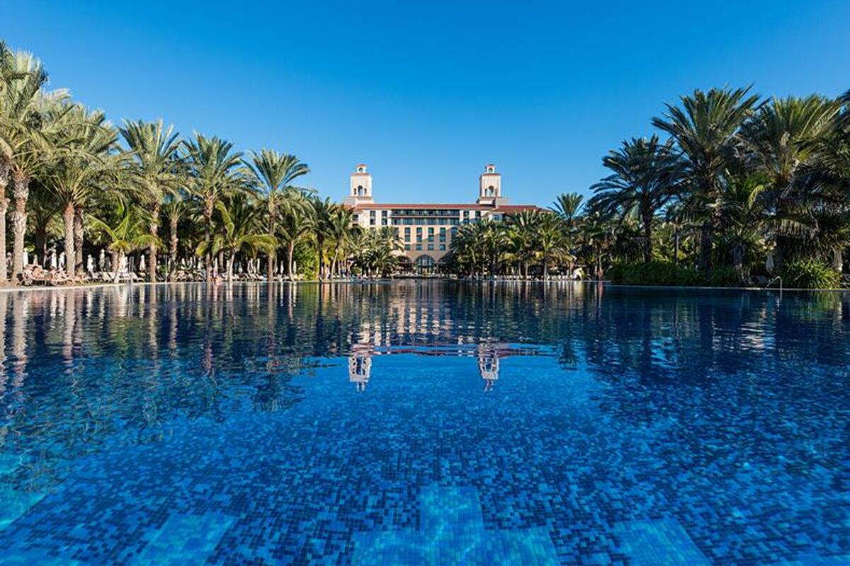 De infinity pool van het Lopesan Costa Meloneras Resort