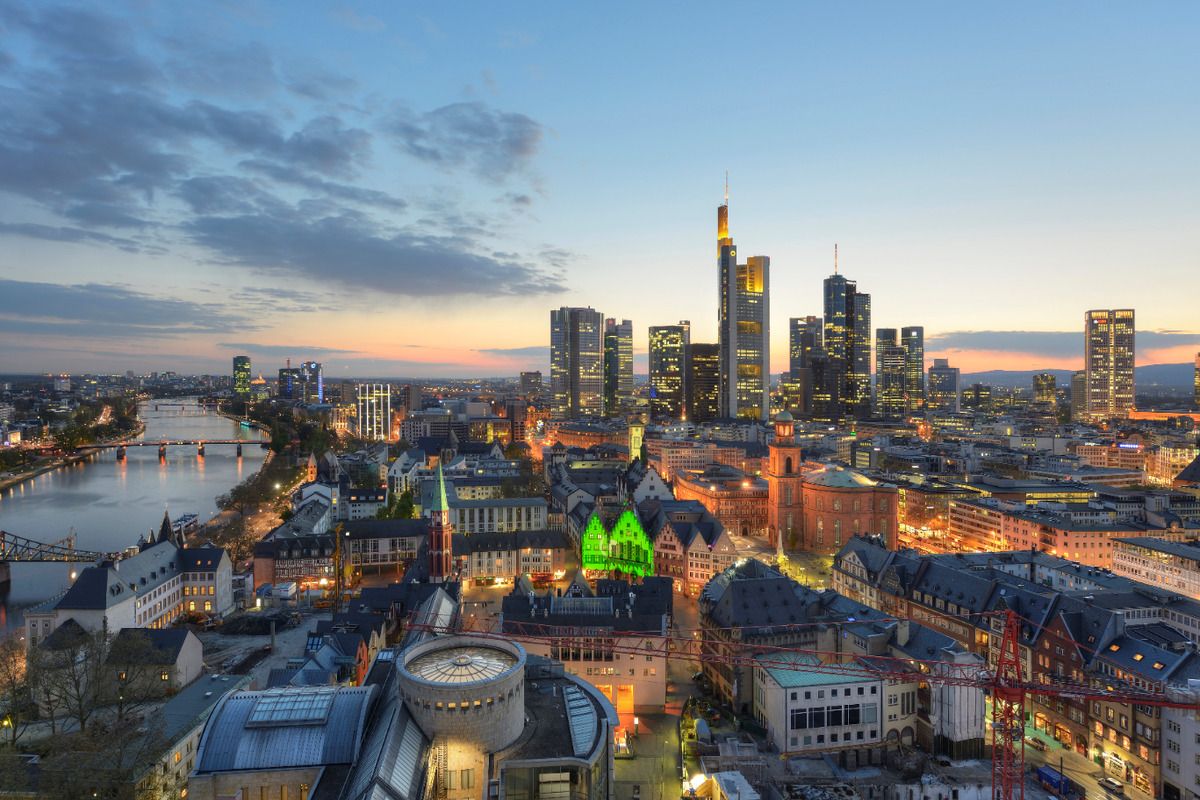 Frankfurt in de nacht