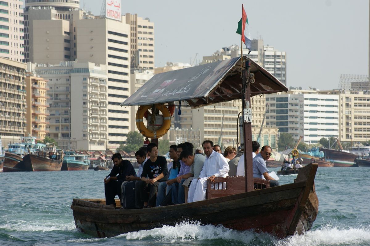 Een dhow op de Dubai Creek