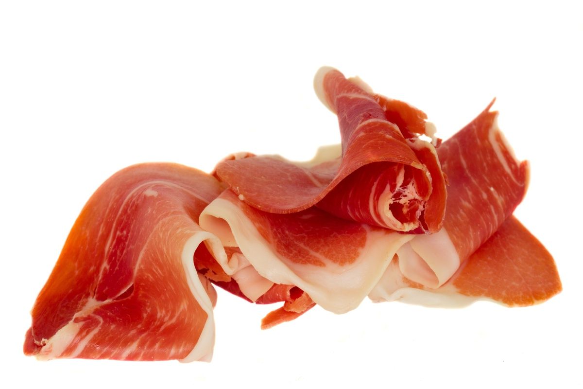 Plakjes gedroogde ham