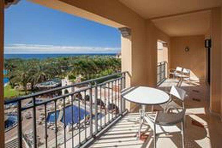 het baalkon van '2-persoonskamer, Senior Suite Zeezicht'