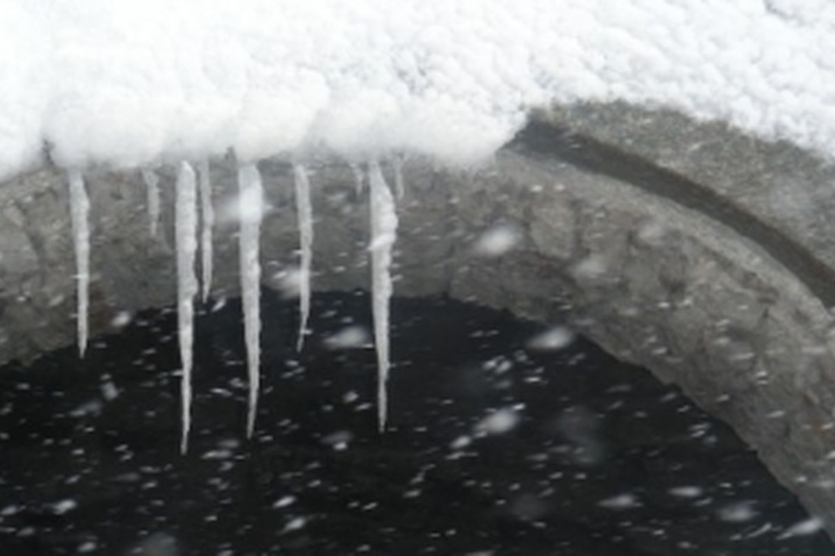 sneeuw onderweg tijdens fietstocht, Zwitserland