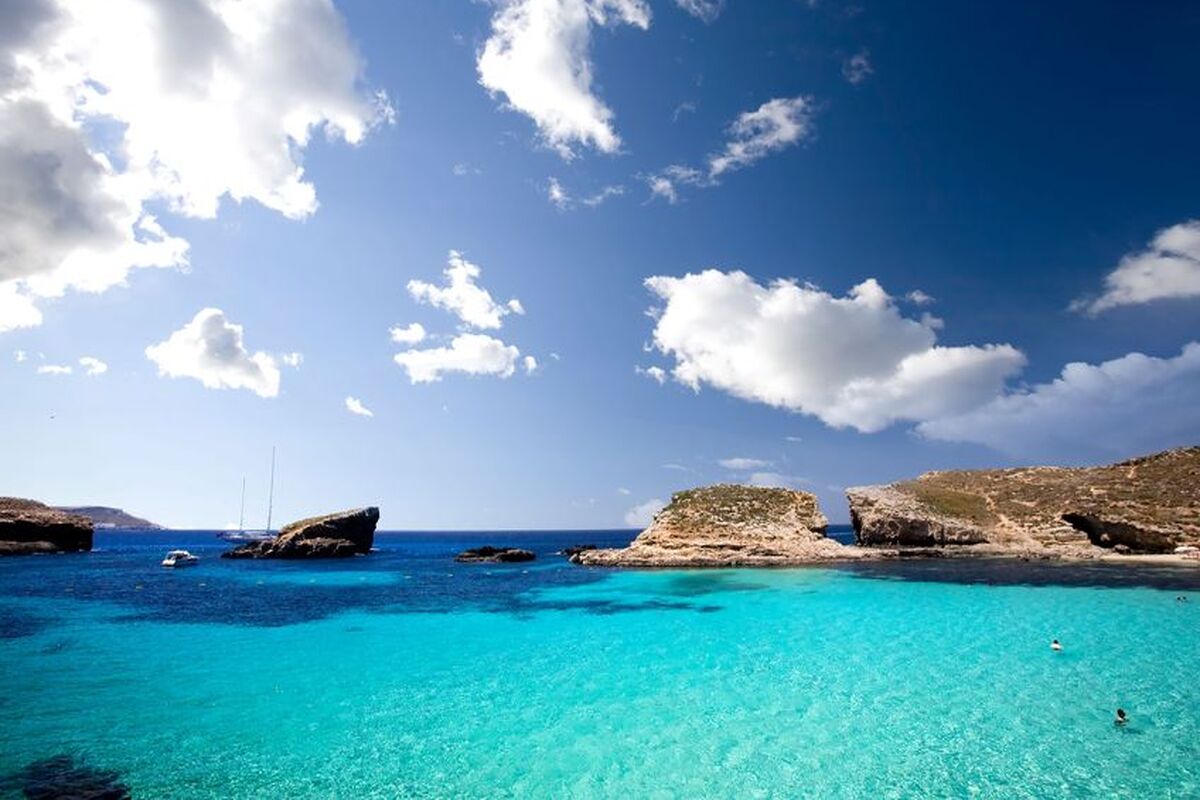 Het schitterende helder blauwe water van de Blue Lagoon