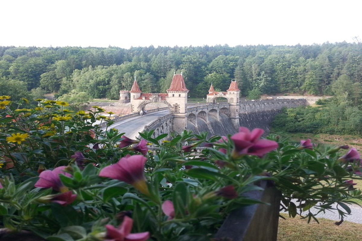 Stuwdam van dezelfde ontwerper als de Efteling