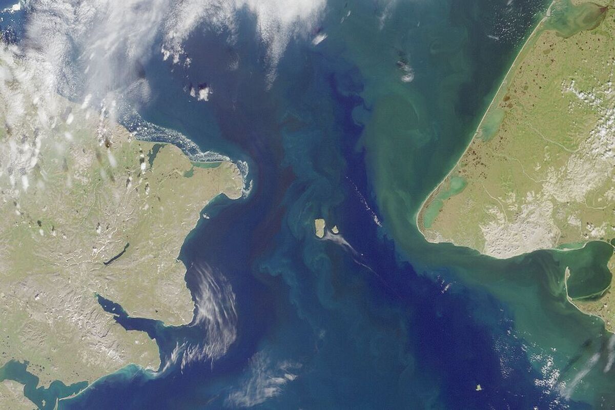 De Beringstraat met de Diomedeseilanden in het midden