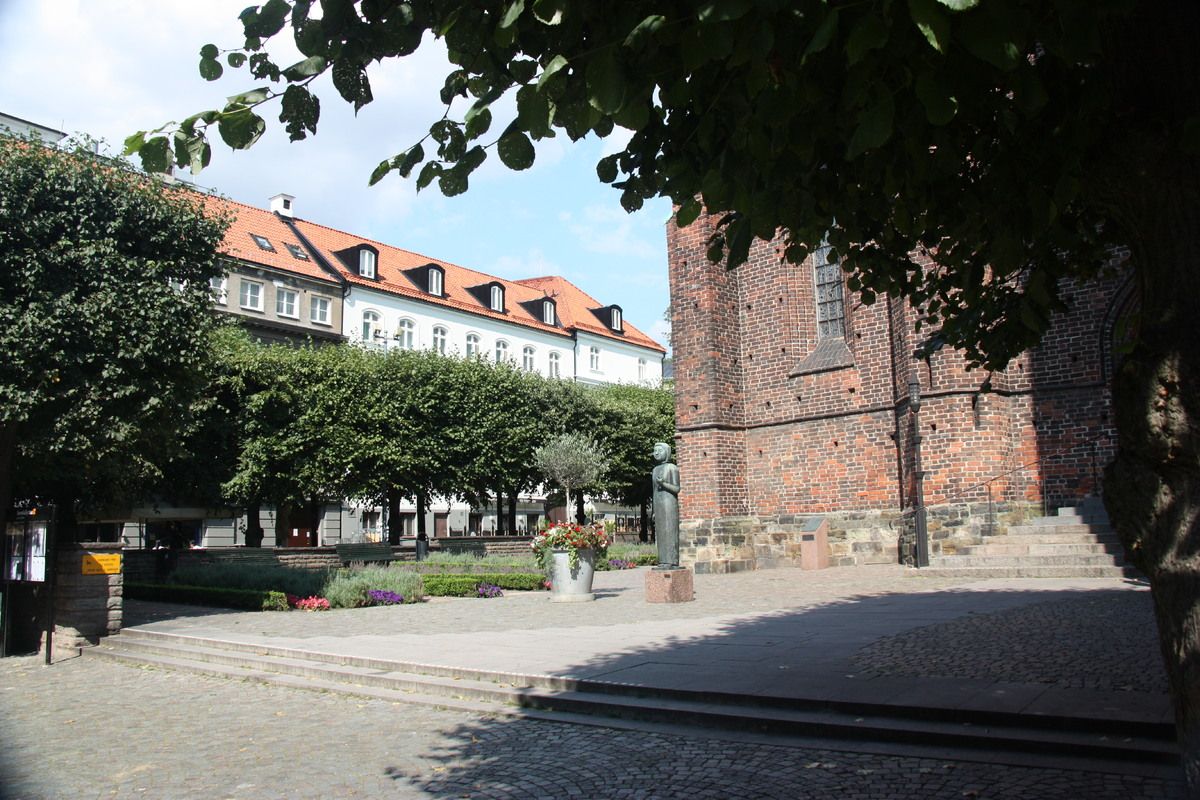 Het plein voor de kerk in Helsingborg