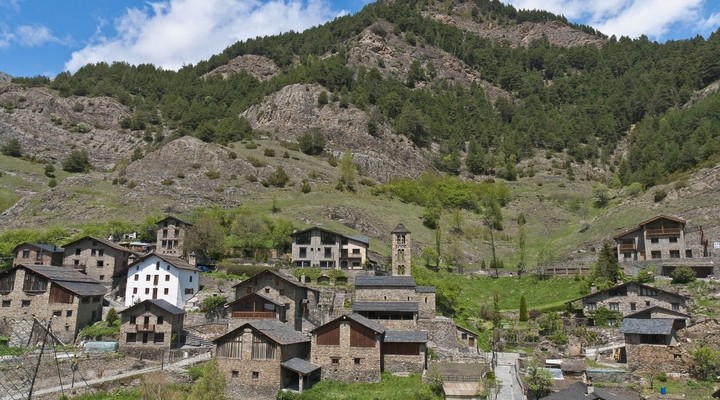 Uitzicht op stadje Pal, Andorra