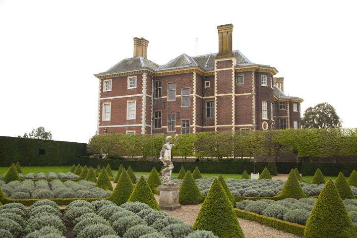 Ham House met een deel van de tuin
